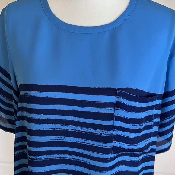 Vince silk stripe short sleeve blouse in French blue / navy - Picture 2 of 8